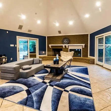 Huge 6 Bedroom With Pool, Spa, 85 Inch Tv, Game Room-3