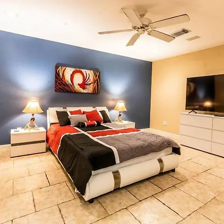 Huge 6 Bedroom With Pool, Spa, 85 Inch Tv, Game Room-2
